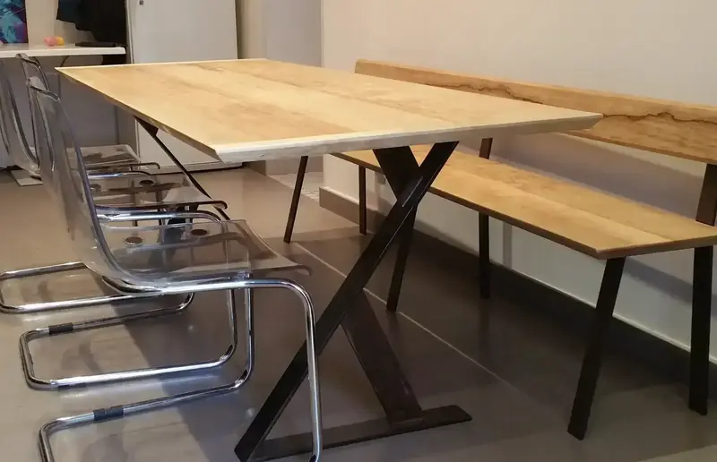 table_a_manger_et_banc_bois_et_acier