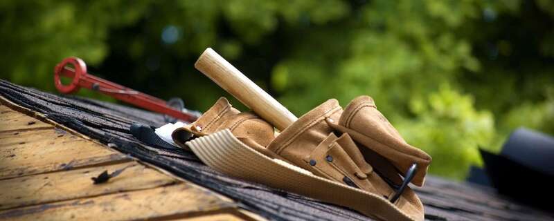 Renforcement de structure en bois avec pose de poutres supplémentaires