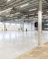 revêtement de sol résine lisse et brillant dans un atelier industriel à Paris
