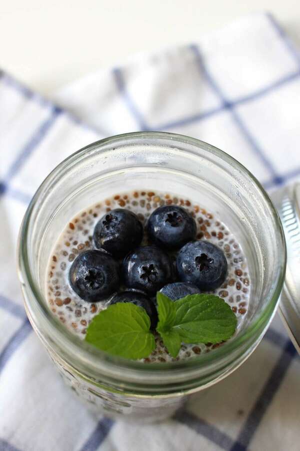 PETIT DEJEUNER D'UNE YOGINIE PRESSEE