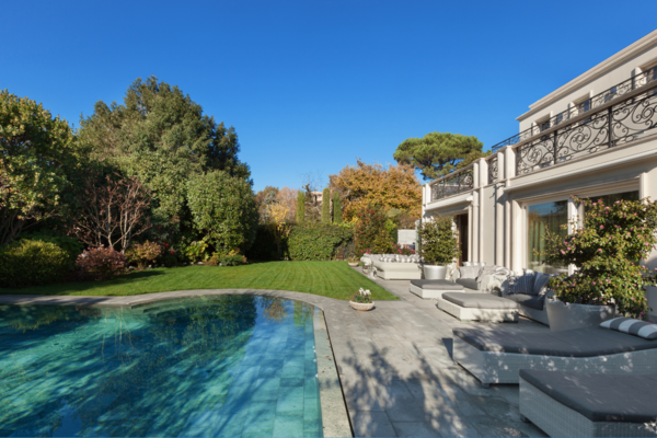 Pourquoi louer votre maison en courte durée autour d'Aix-en-Provence : potentiel et communes à fort rendement
