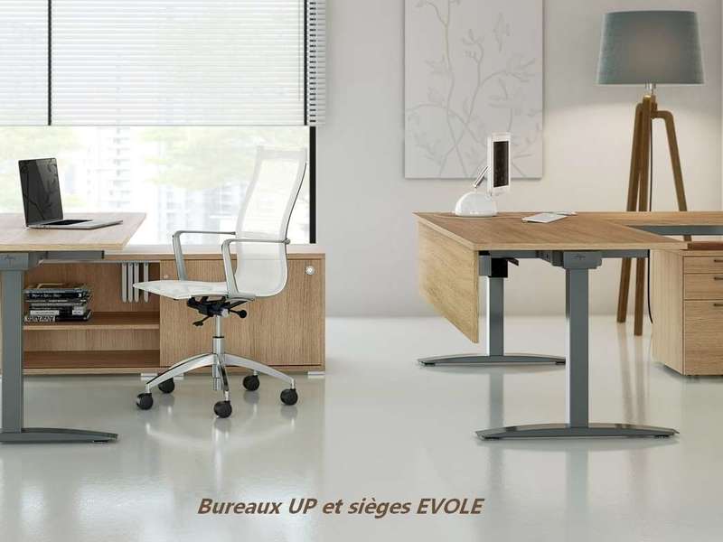 bureau_assis_debout_up_up_16