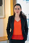avocate violeta ploquin en action devant un tribunal