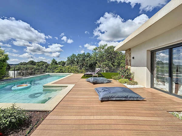 Annonce Airbnb performante sur la Côte d'Azur : photos, texte et diffusion multi-plateformes