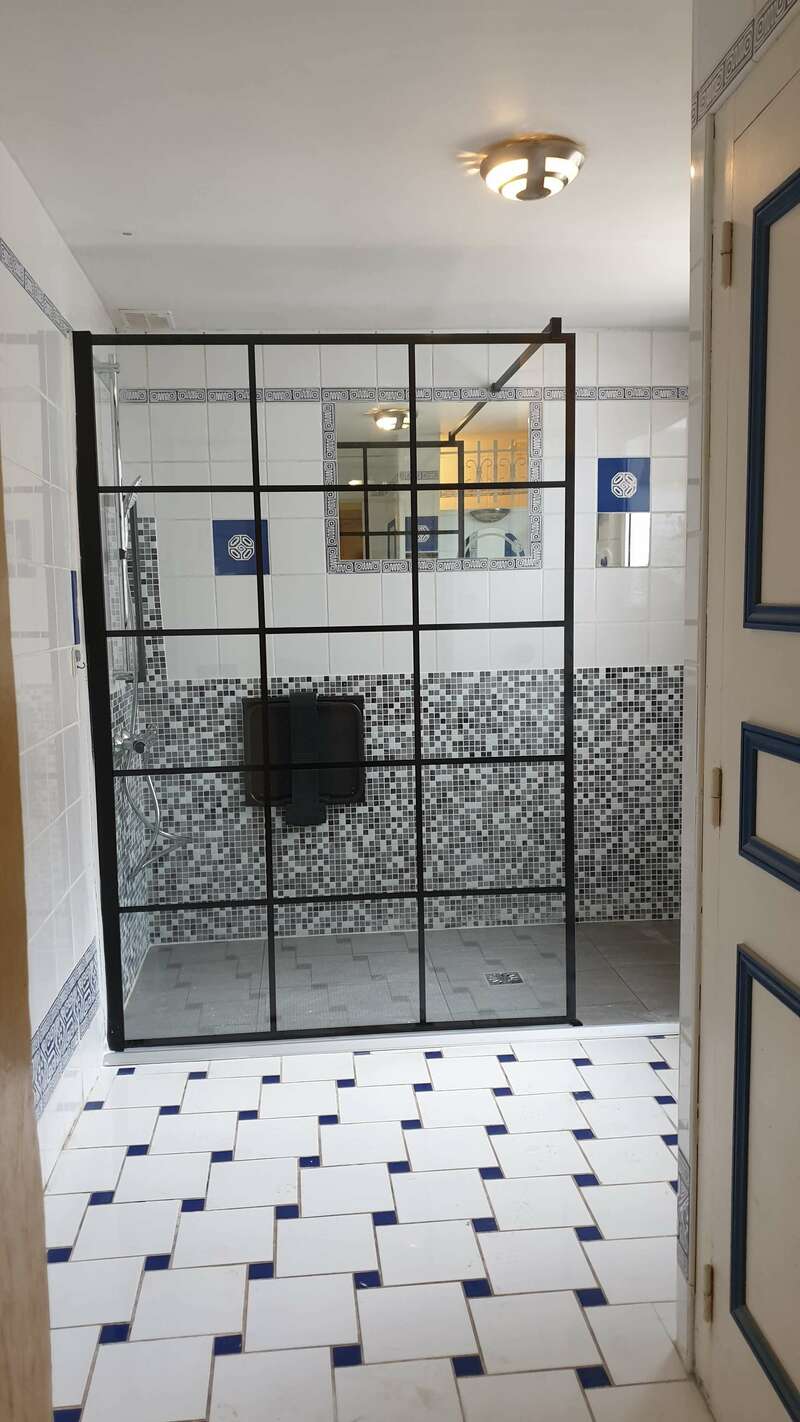Remplacement d'une baignoire par une douche à l'italienne 210*100 grand format entièrement carrelée