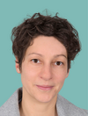 Portrait professionnel d'Ingrid souriante