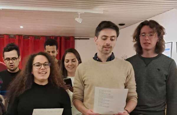 Trouver sa voix avant de la montrer