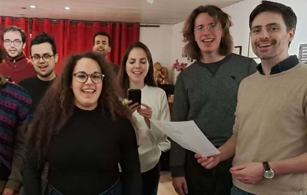 Comment se passe un premier cours de chant à Bruxelles ?