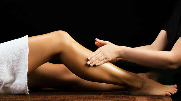 Les bienfaits du massage ayurvédique Pagatchampi : un coup de pouce naturel pour vos jambes