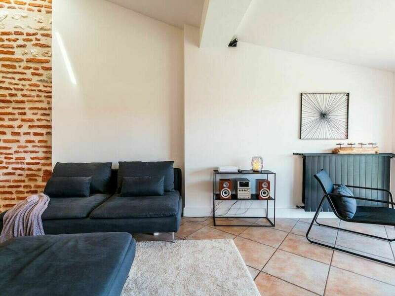 ea12edf9-4ffe-40d0-9421-8f7f818fdfd1