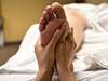 Massage d'un pied pour se détendre