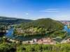 Vue aérienne du fleuve et colline à Besançon