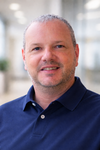 Homme souriant hypnothérapeute Eric Pernet à Besançon