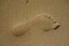 empreinte de pieds dans le sable
