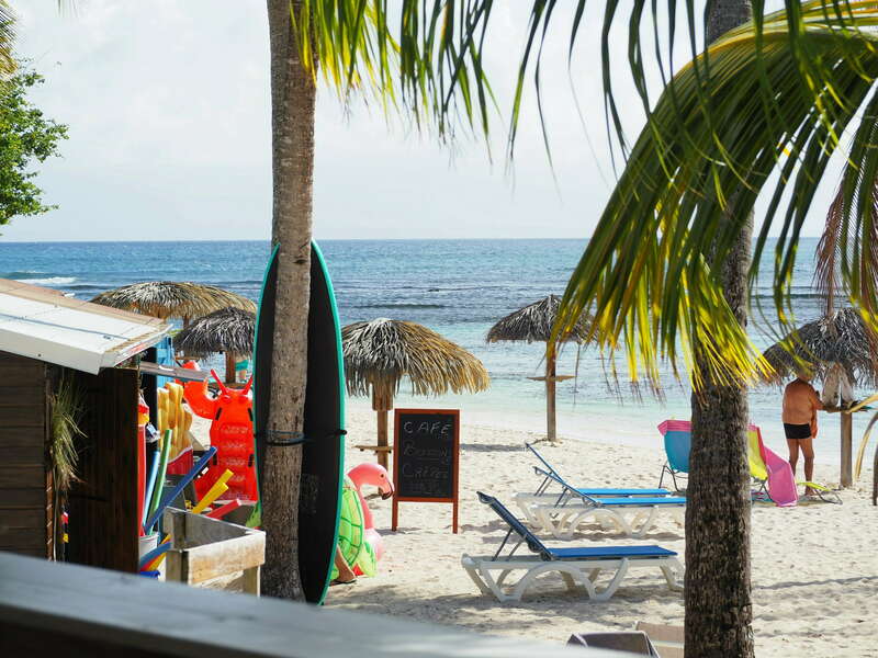 ti_cabanon_plage_anse_des_rochers