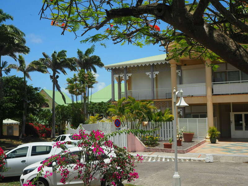 parking_residence_securisee_anse_des_rochers