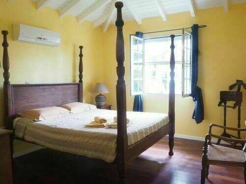 chambre_lit_baldaquin_courbet20220801-2143456-1cxbsvw