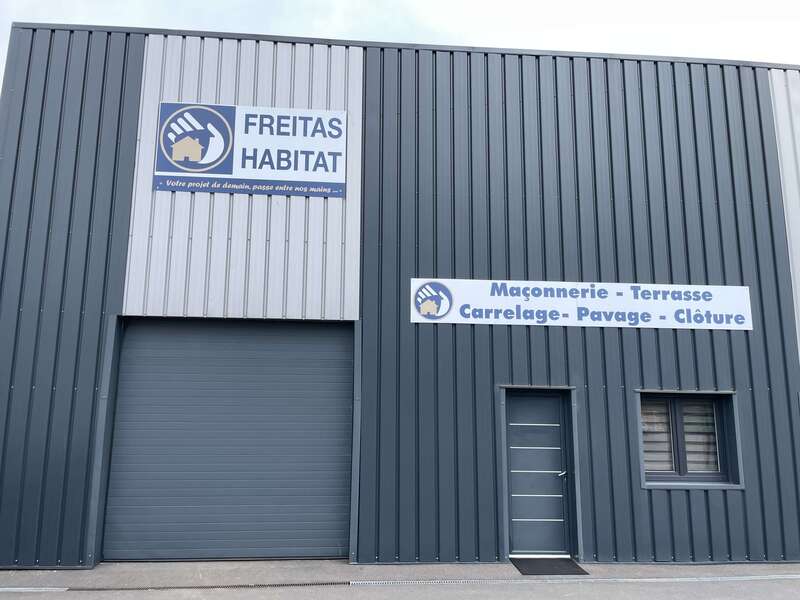 bureau-freitas-habitat-marly-exterieur-macon-pave