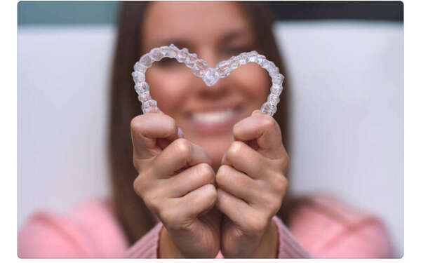 Mode d’emploi du système d’alignement des dents grâce aux gouttières d’alignement :