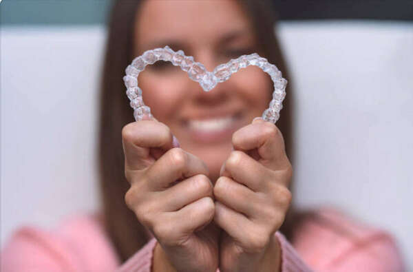 Gouttières sur mesure : une méthode discrète pour aligner vos dents