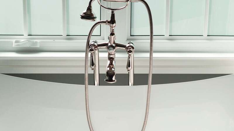 Passage de tuyauteries encastrées ou apparentes