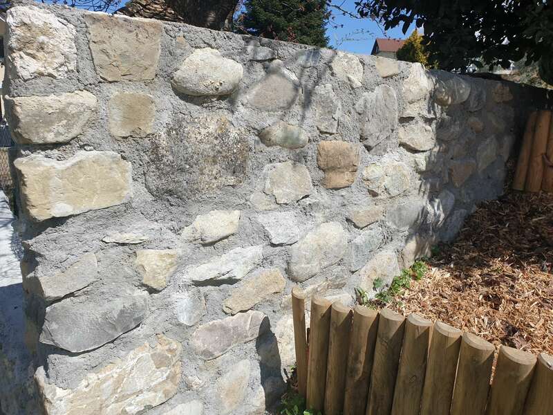 Mur en pierres naturelles