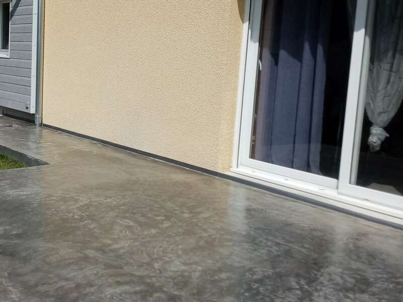 Réalisation de terrasse finition béton quartzé