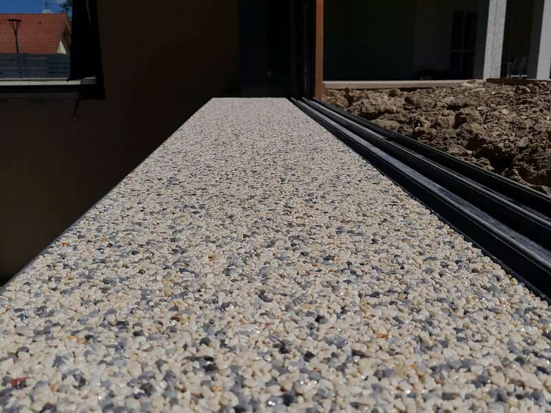 contour gravier résiné