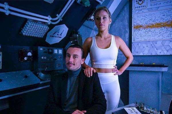 Emy Ltr joue les humanoïdes dans interstellaire 