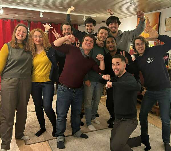 Suivre des cours de théâtre, improvisation et humour rend heureux!