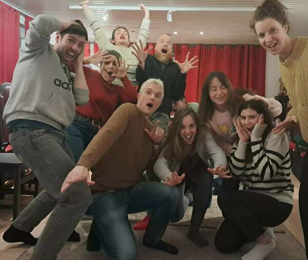  J’aimerais suivre des cours de théâtre, impro et humour mais je ne sais pas si j’en suis capable !