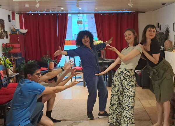 Timide, réservé, manque de confiance en vous ? Le théâtre est votre meilleur allié et peut tout changer dès la rentrée de Septembre!