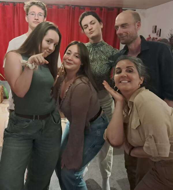 Les 6 questions que tout le monde se pose avant de commencer des cours de théâtre (et leurs vraies réponses)