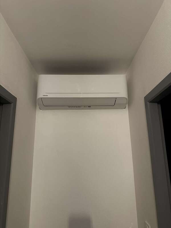 Une clim bien positionnée pour des nuits fraîches tout l’été.