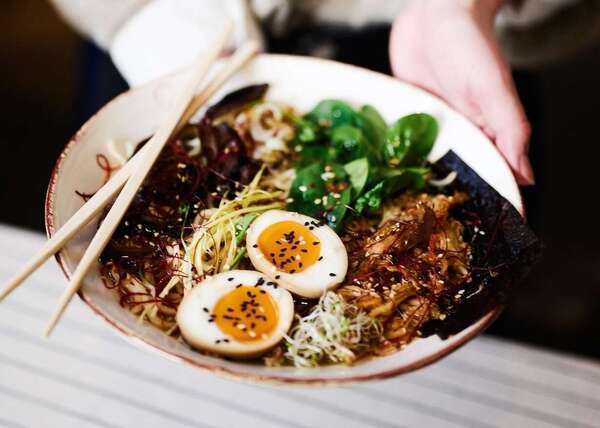 RAMEN AUX LEGUMES ET GALETTE DE RI