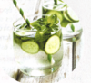 Verres avec rondelles de concombre bio citron vert tonic