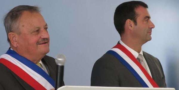 Saint-Aubin-d'Arquenay - Une place en l'honneur du précédent maire