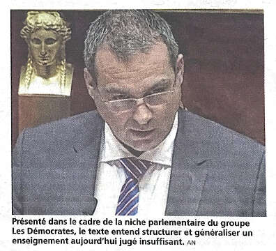 Le Député Christophe Blanchet ancre la défense nationale à l'école et fait adopter son texte