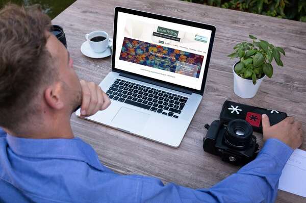 Comment trouver un psy qui me suive où que je sois ?