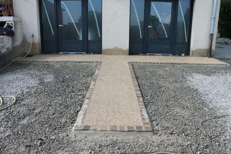 Création d'allée en béton désactivé