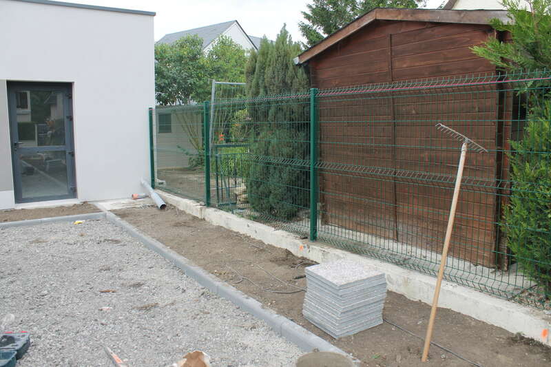 Installation d'une clôture en panneau rigide