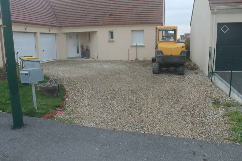 Nous embellissons et aménageons votre extérieur pour un accueil plus chaleureux !
Avant travaux 