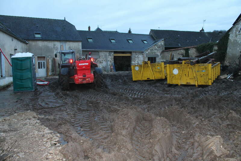 Terrassement et mise à niveau du terrain avec mise en oeuvre en grave 0/40