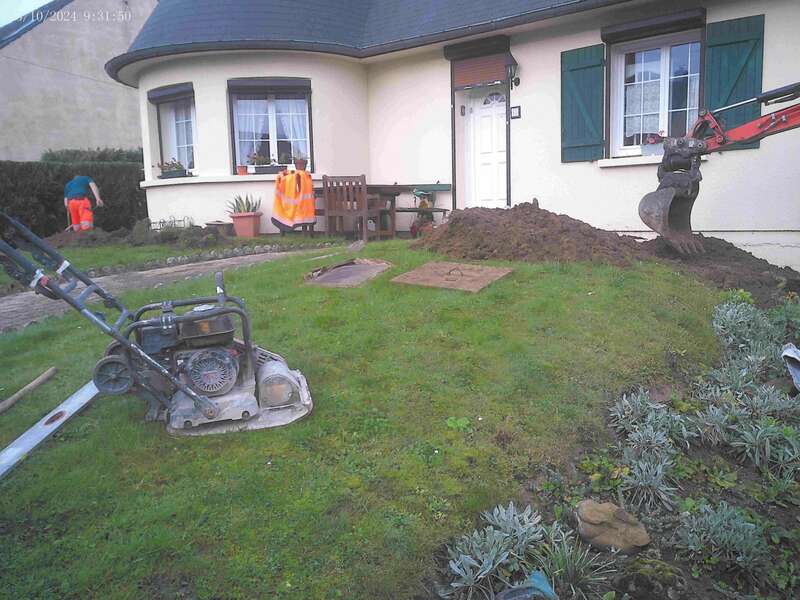 Raccordement au tout à l'égout et pose d'un poste de relevage pour raccordement des eaux pluviales.