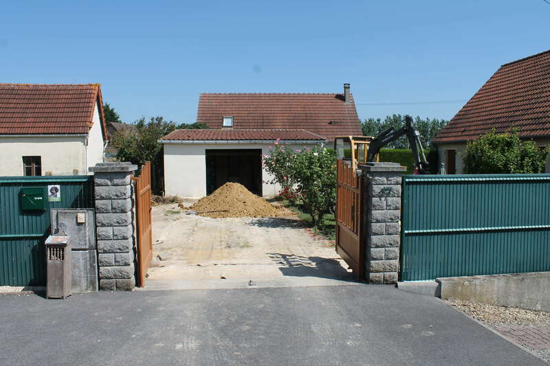 Aménagement de cour, avec création d'un puits perdu.