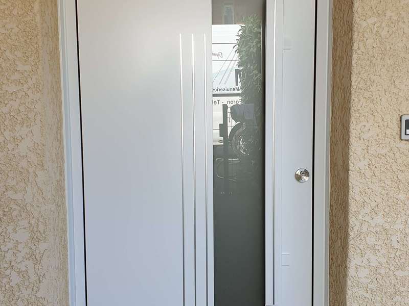 Porte en aluminium Blanc satiné, modèle MAHJONG 85mm à Bonneville (74130)