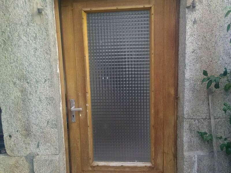 Porte vitrée en bois AVANT à Chenex 74520