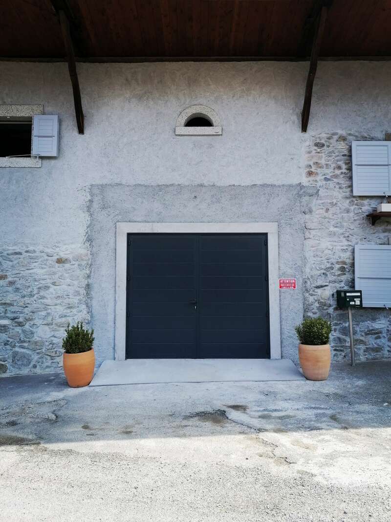 Porte de garage battante en aluminium