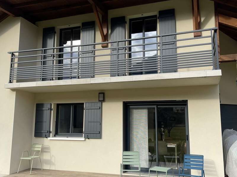 Garde-Corps de marque Kostum, modèle LOIG gris anthracite.