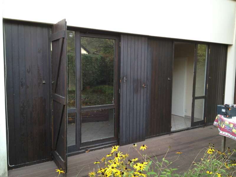 Avant : Portes-fenêtres en bois marron foncé